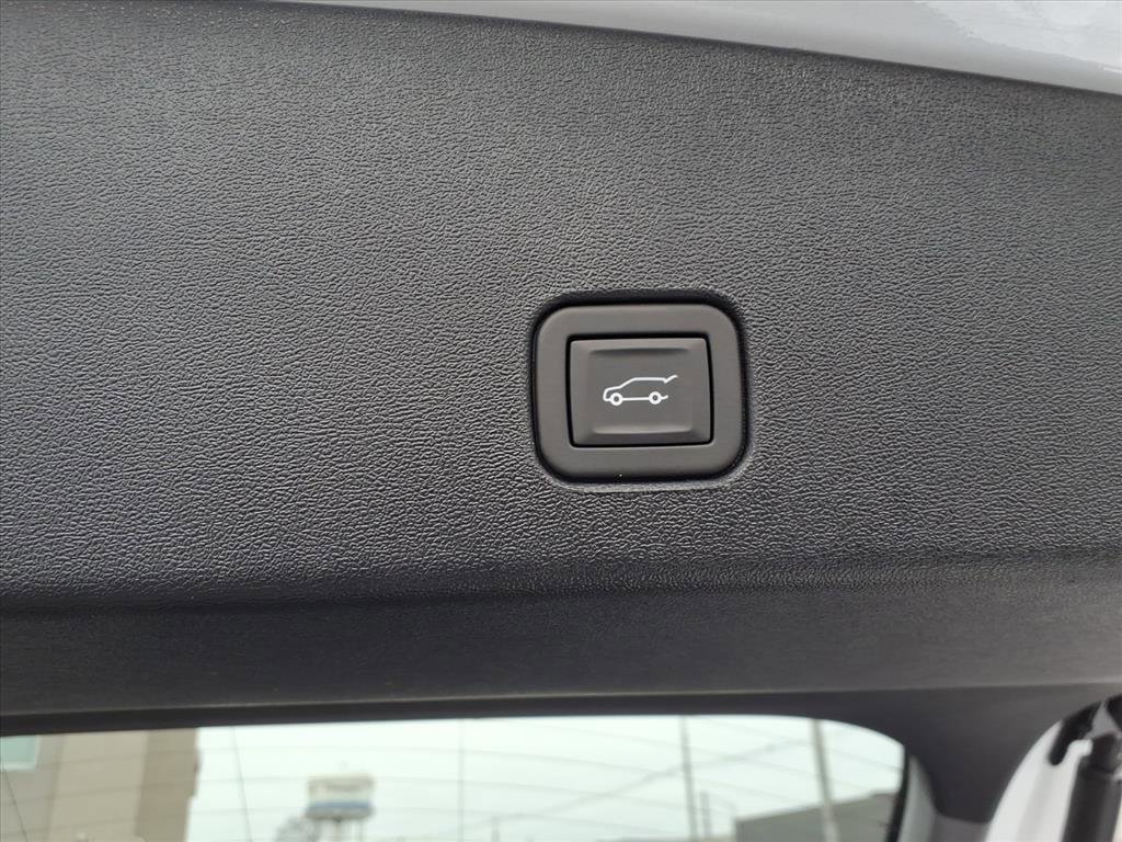 Certified 2025 Cadillac Optiq Luxury 1 w/ LPO, Floor Liner Package image 15