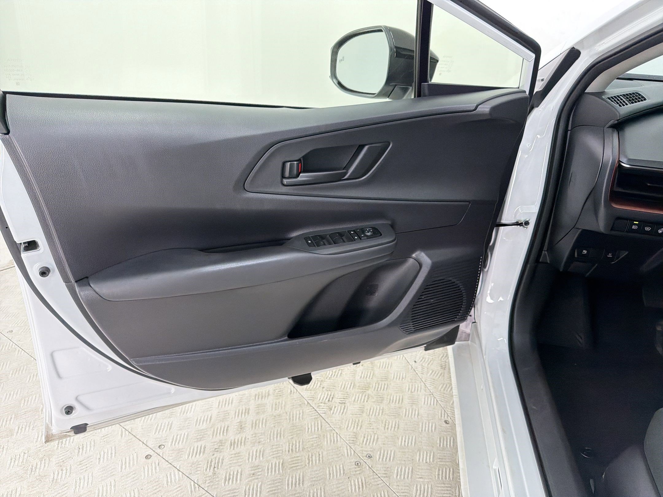 Used 2024 Toyota Prius Prime SE FWD image 13