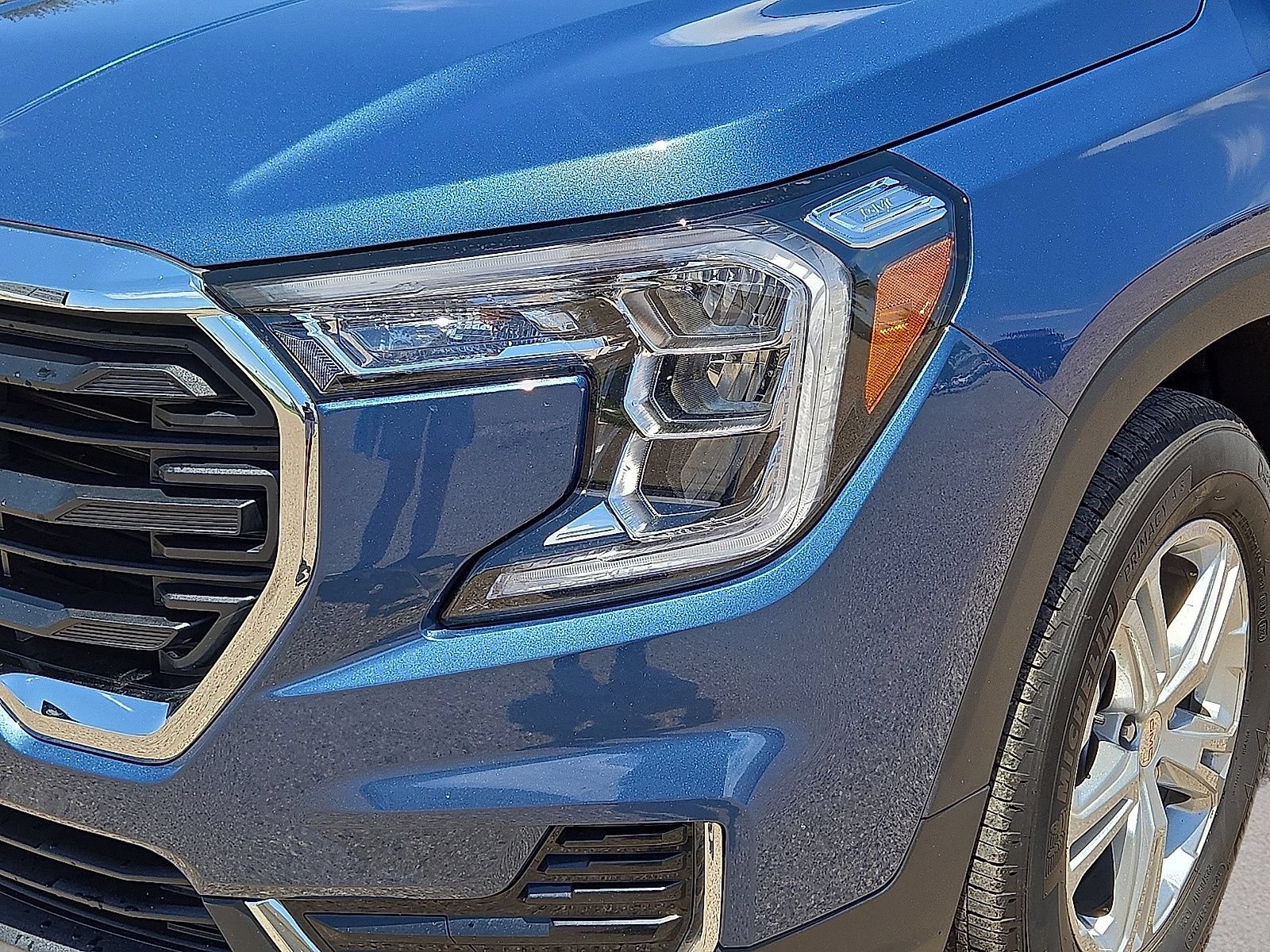 Used 2024 GMC Terrain SLE FWD image 9