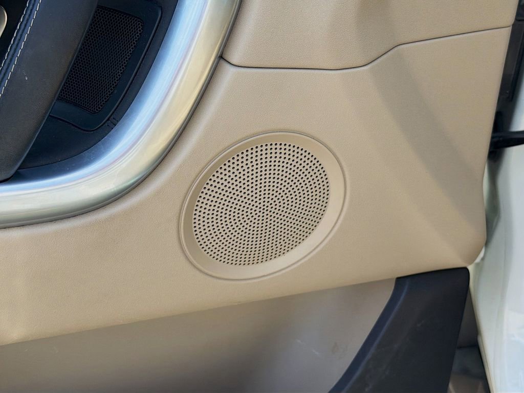 Used 2018 Land Rover Discovery Sport HSE image 23