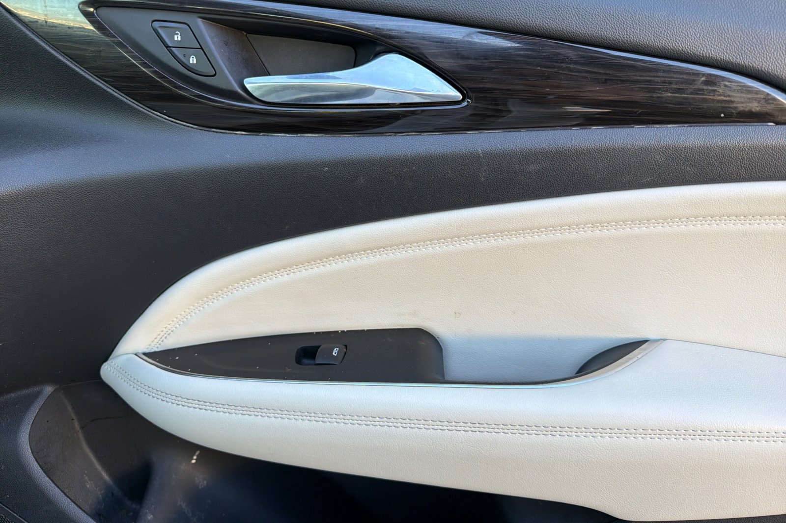 Used 2020 Buick Regal Avenir w/ Driver Confidence Package II FWD image 22