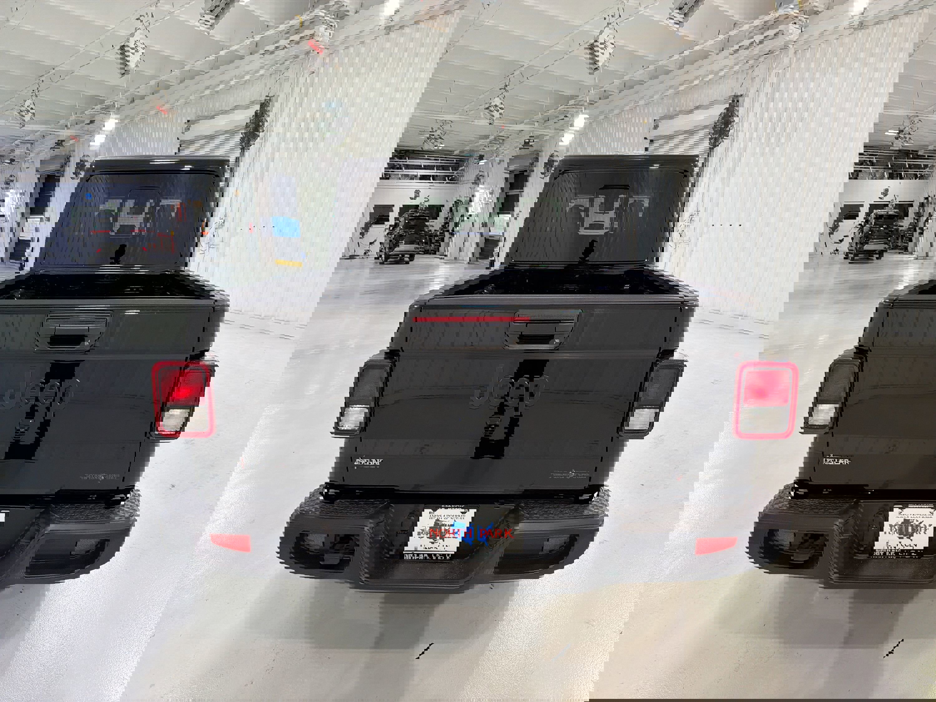 Used 2025 Jeep Gladiator Sport image 25