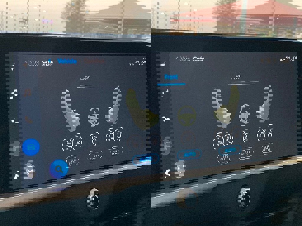 Used 2025 Toyota Crown Signia w/ Advanced Technology Package image 25