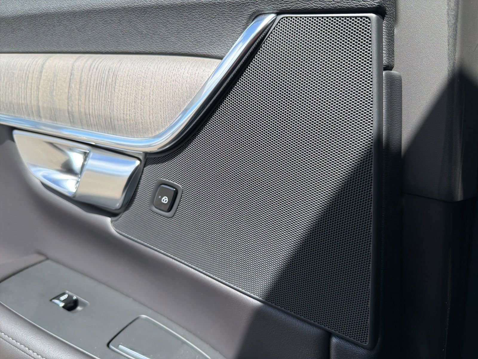 Certified 2025 Volvo S90 B6 Plus w/ Protection Package Premier image 89