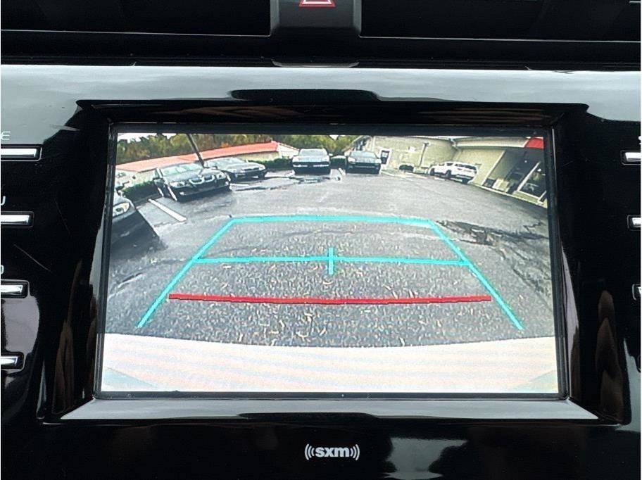 Used 2020 Toyota Camry SE FWD image 18