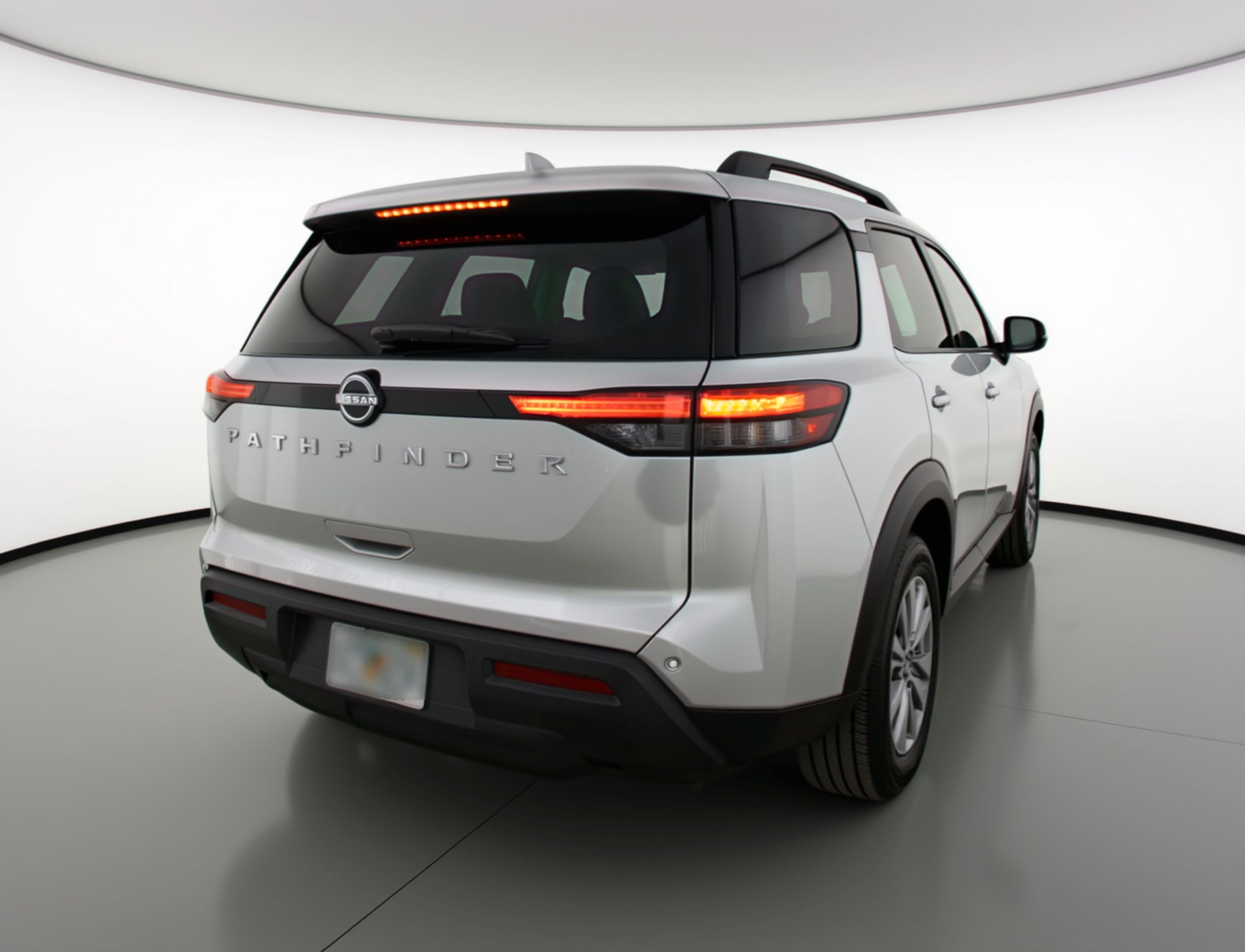 Used 2025 Nissan Pathfinder SV image 9