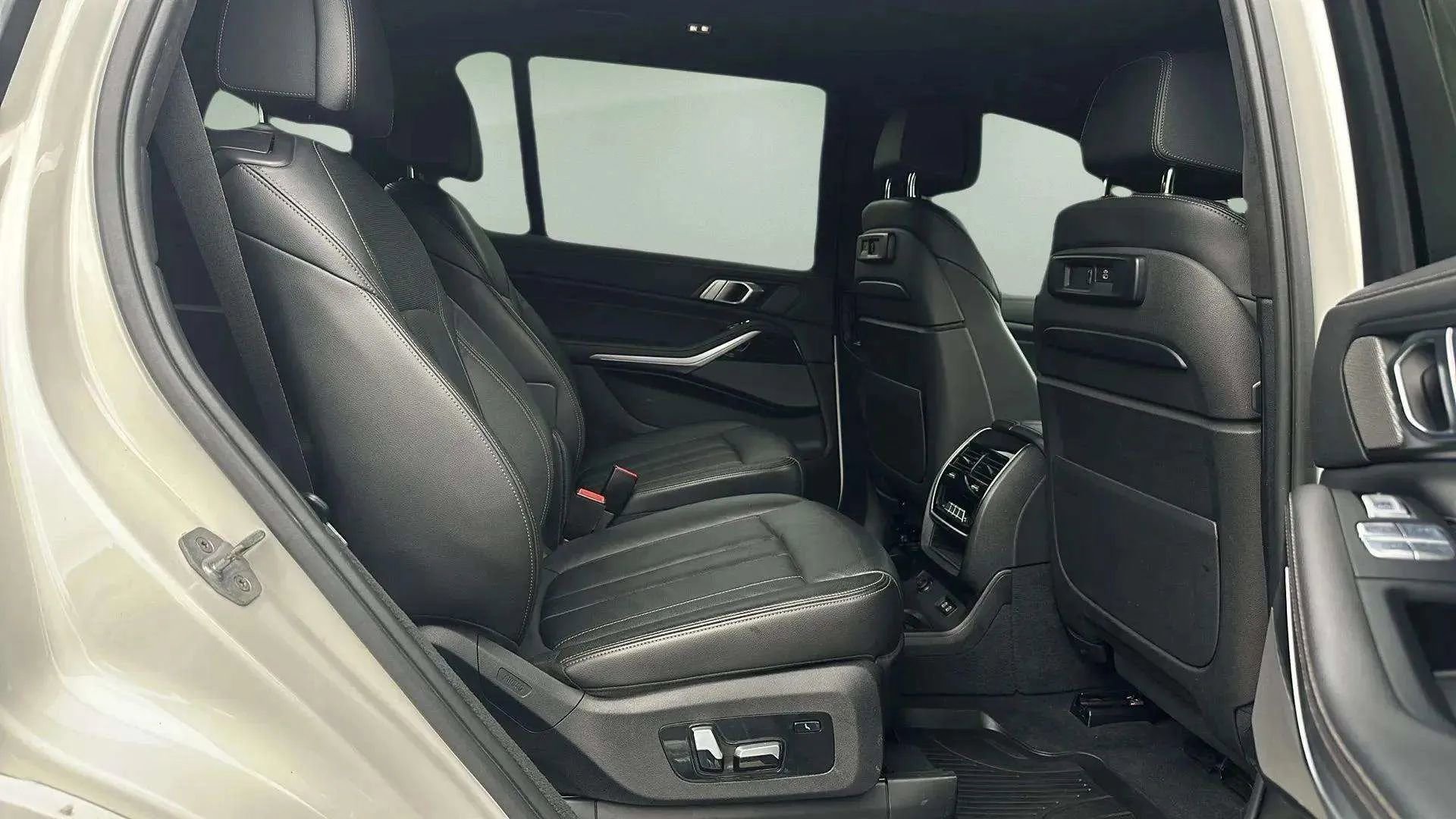 Used 2020 BMW X7 xDrive40i w/ M Sport Package image 26