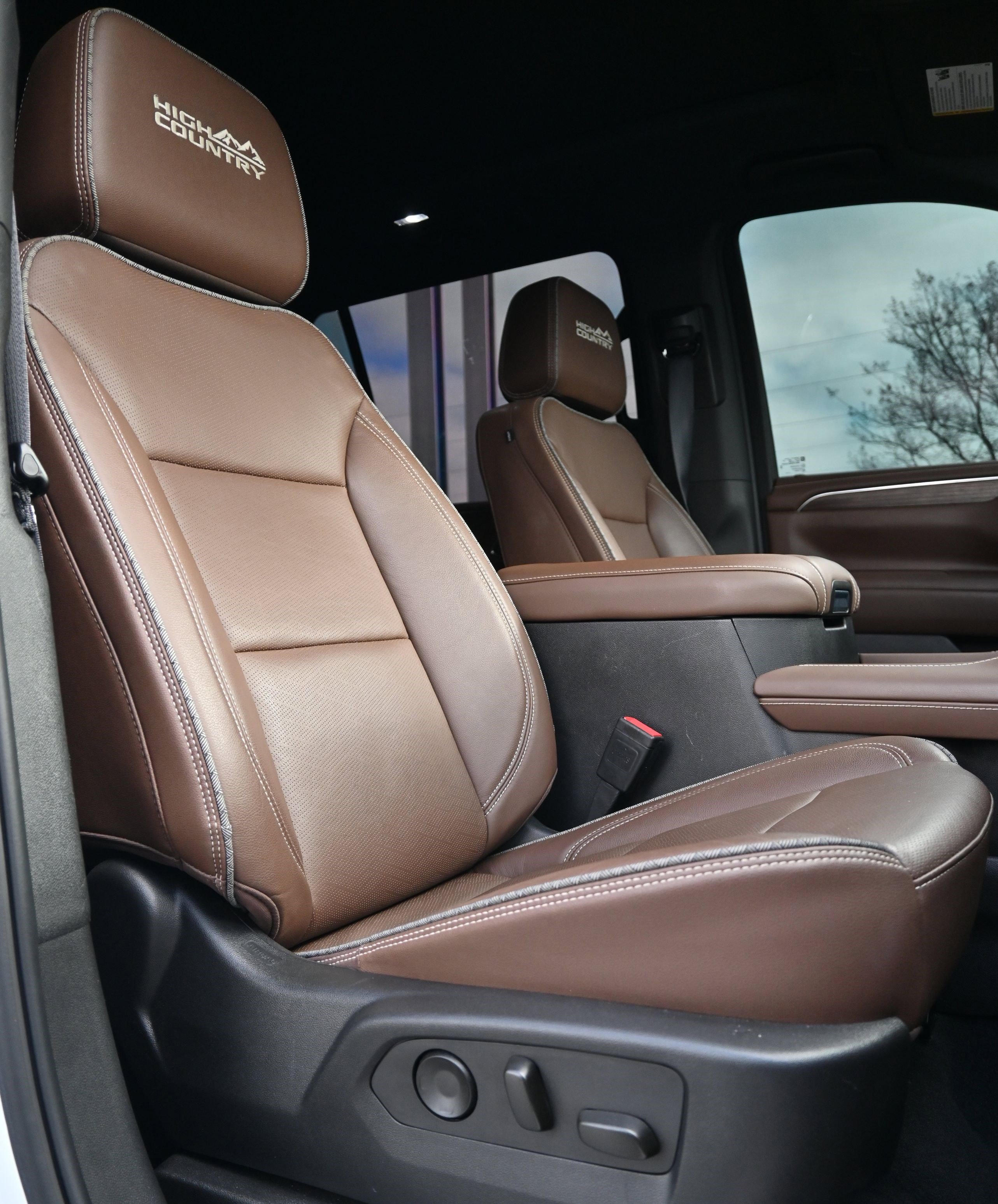 Used 2024 Chevrolet Suburban High Country image 33