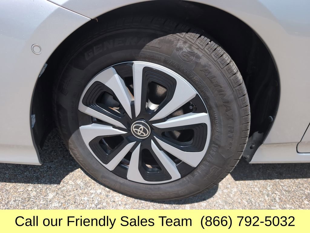 Used 2017 Toyota Prius Prime Advanced FWD image 27
