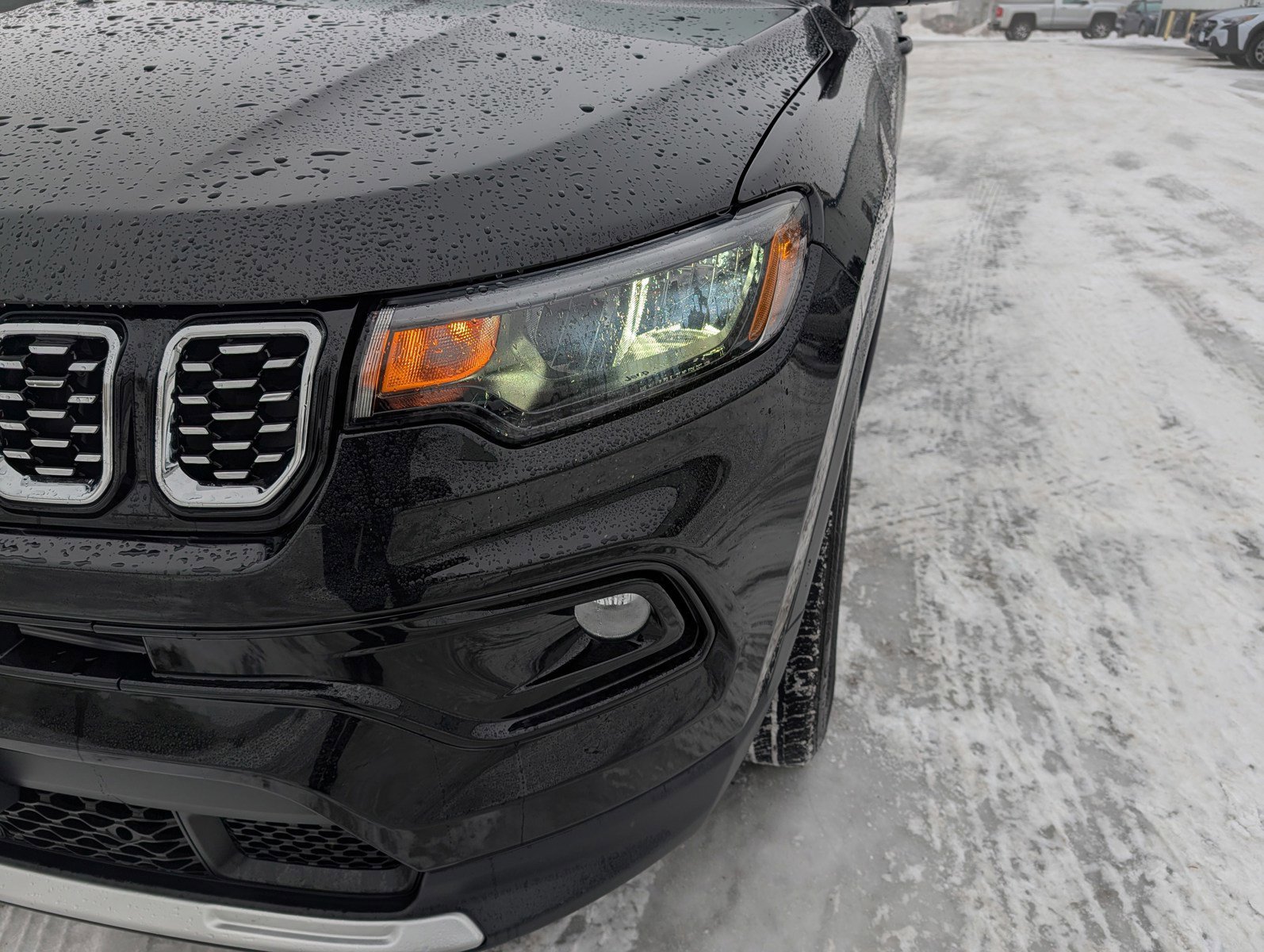 Used 2025 Jeep Compass Limited image 16