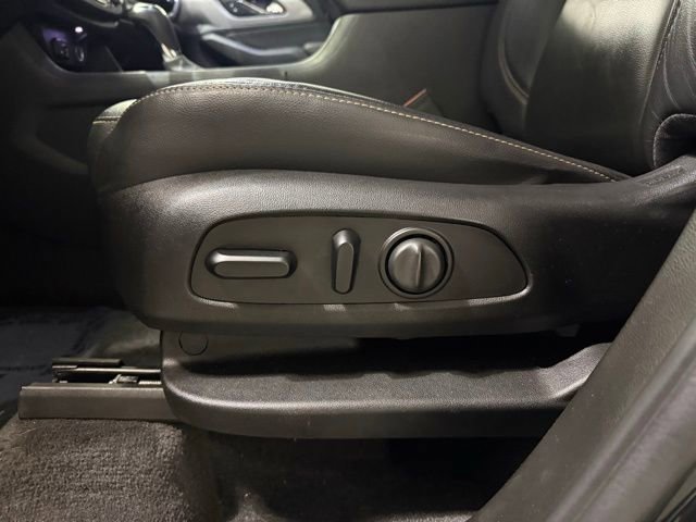 Used 2020 Chevrolet Traverse LT w/ LT Premium Package image 12