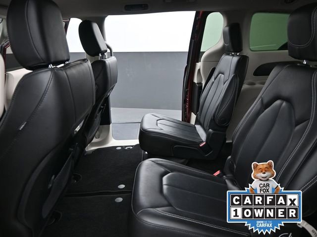 Used 2023 Chrysler Pacifica Touring-L image 16