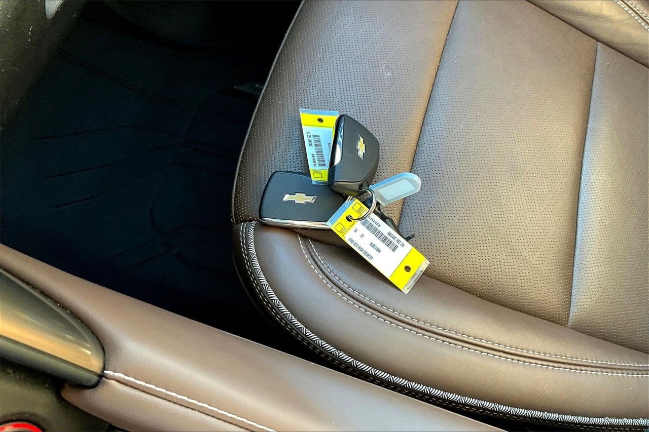 Used 2024 Chevrolet Suburban High Country image 32