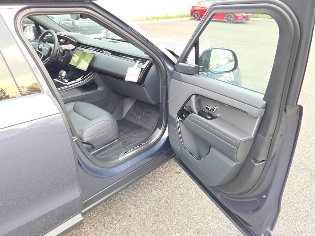 New 2025 Land Rover Range Rover Sport SE image 19