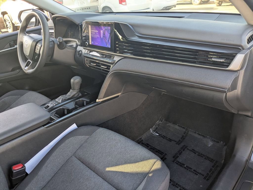 Used 2025 Toyota Camry LE image 31