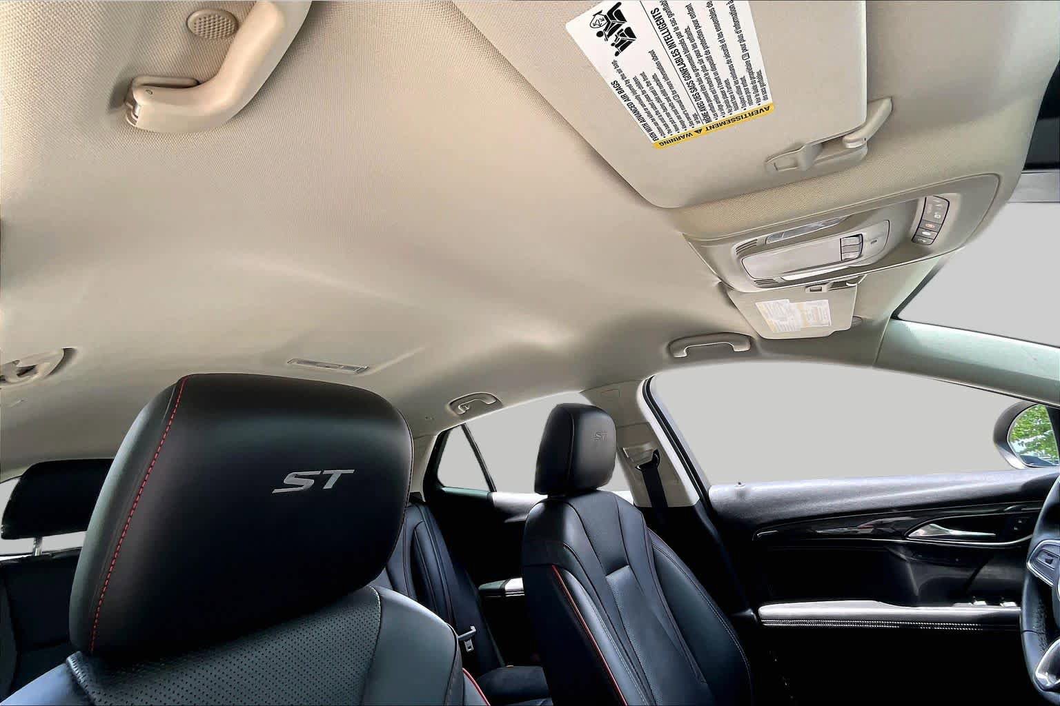 Used 2022 Buick Envision Essence w/ Sport Touring Package FWD image 13