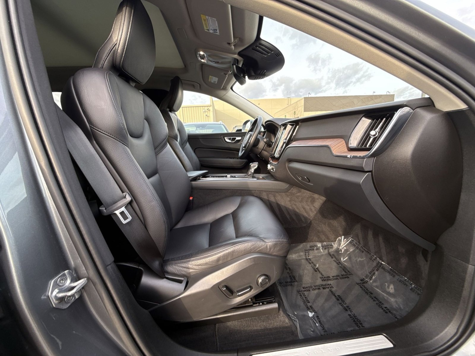 Used 2021 Volvo XC60 T5 Momentum image 26