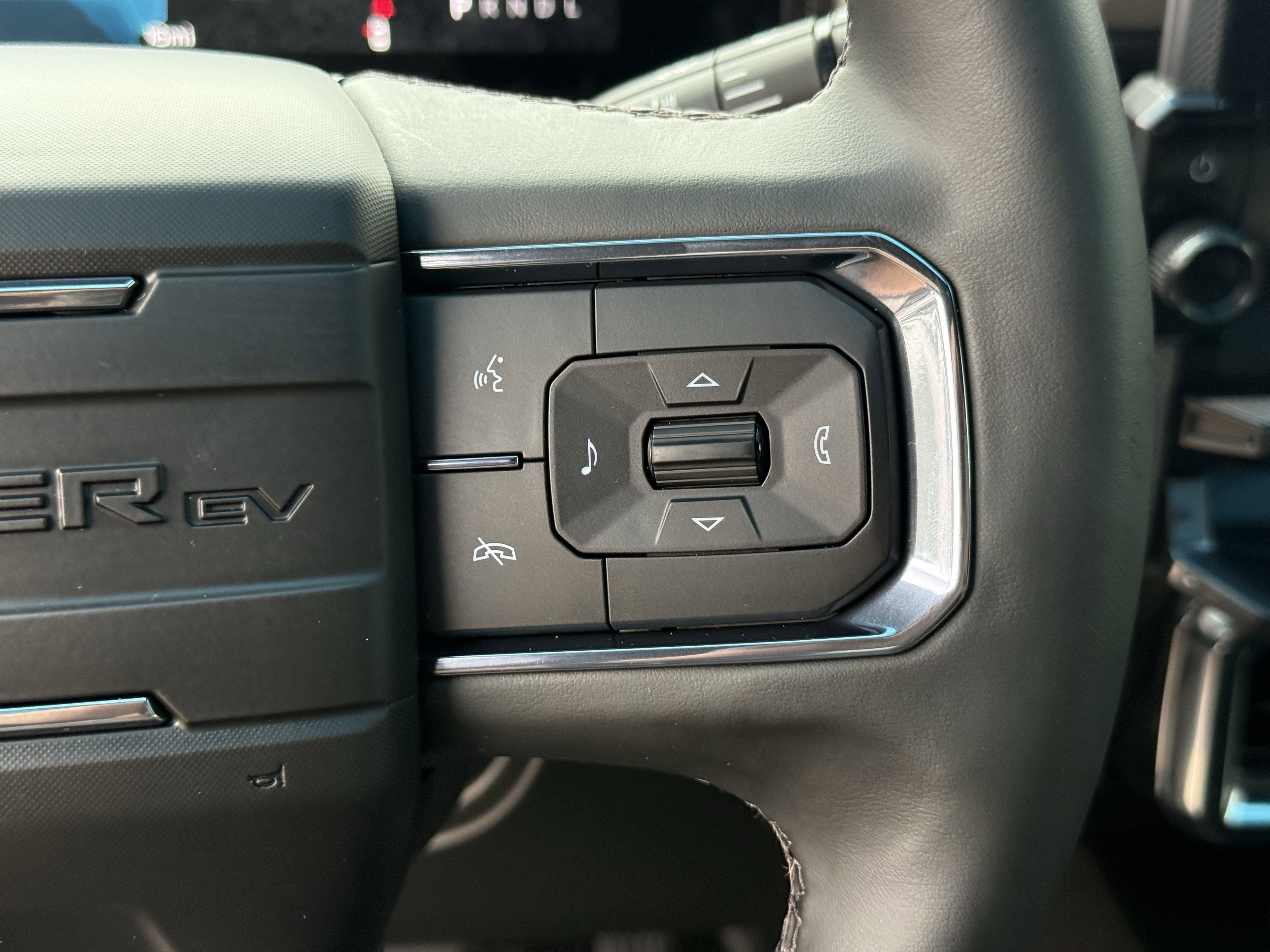 Used 2026 GMC Hummer EV SUV w/ LPO, Dark Essentials Package AWD/4WD image 17