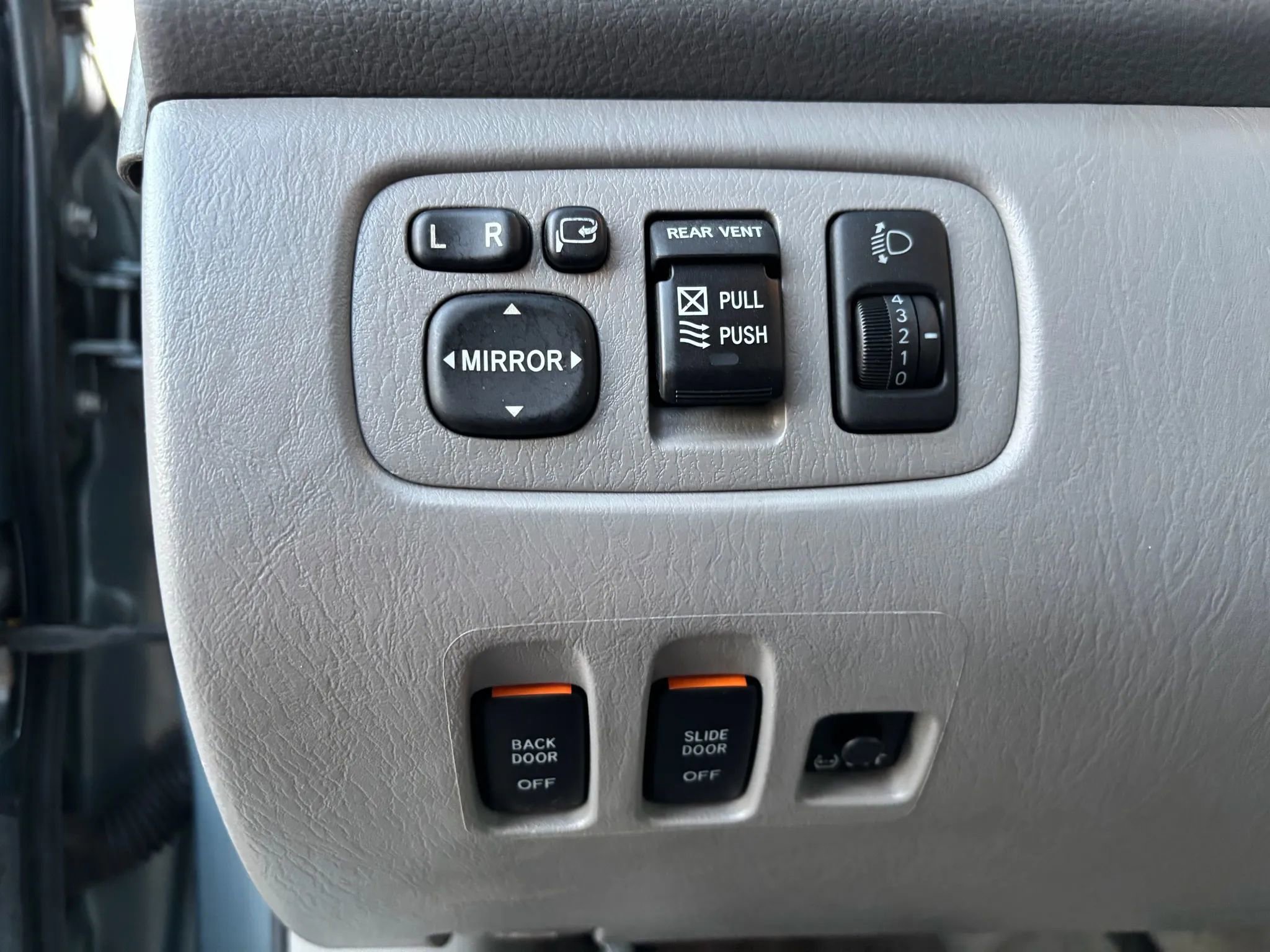 Used 2009 Toyota Sienna XLE image 19