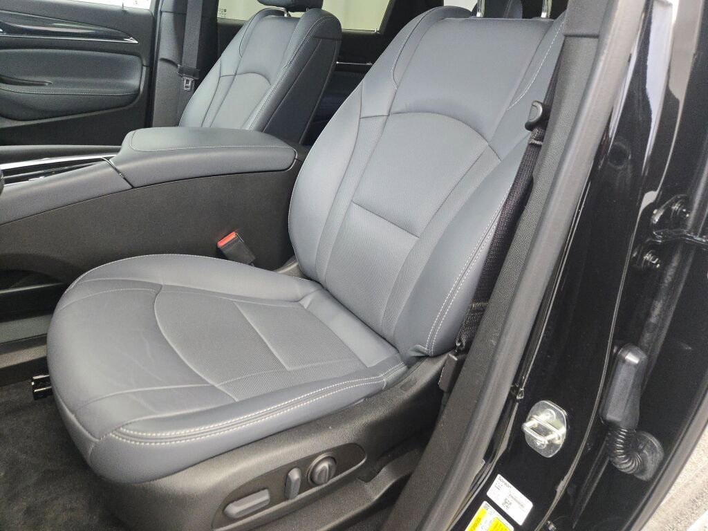 Used 2023 Buick Enclave Essence w/ Experience Buick Package image 29