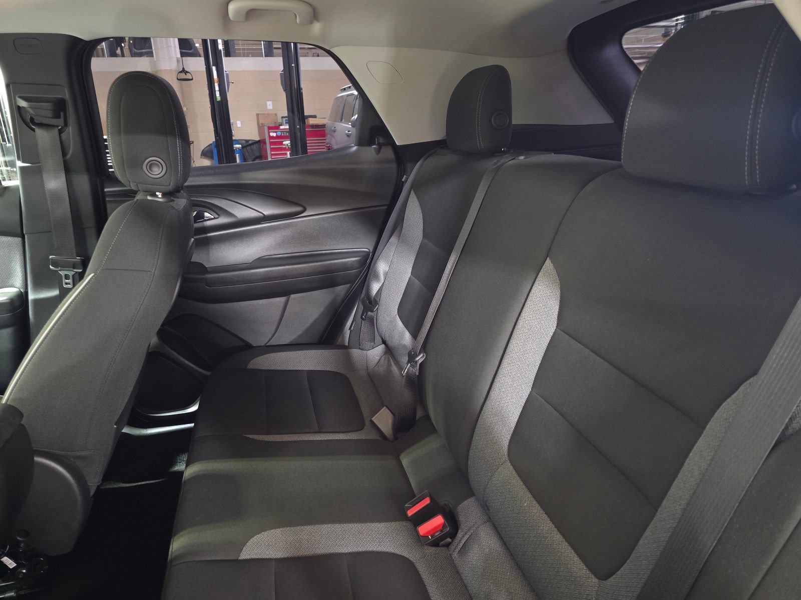 Used 2025 Chevrolet TrailBlazer LS FWD image 14