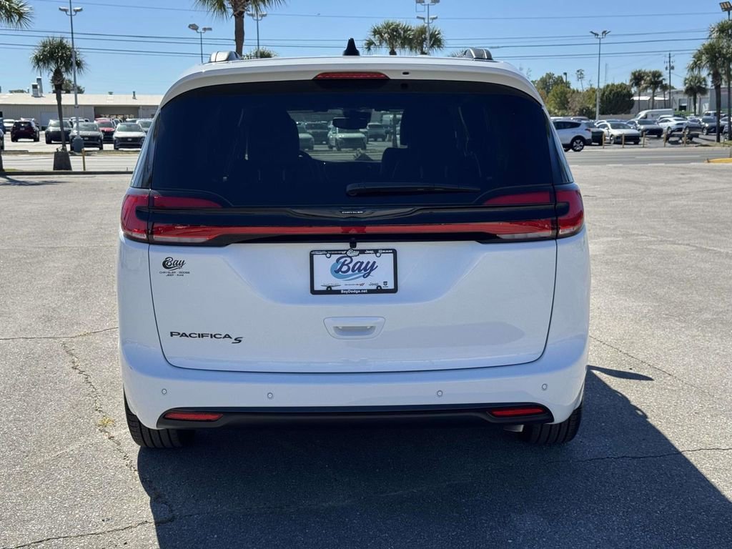 New 2026 Chrysler Pacifica Select w/ S Appearance Package FWD image 4