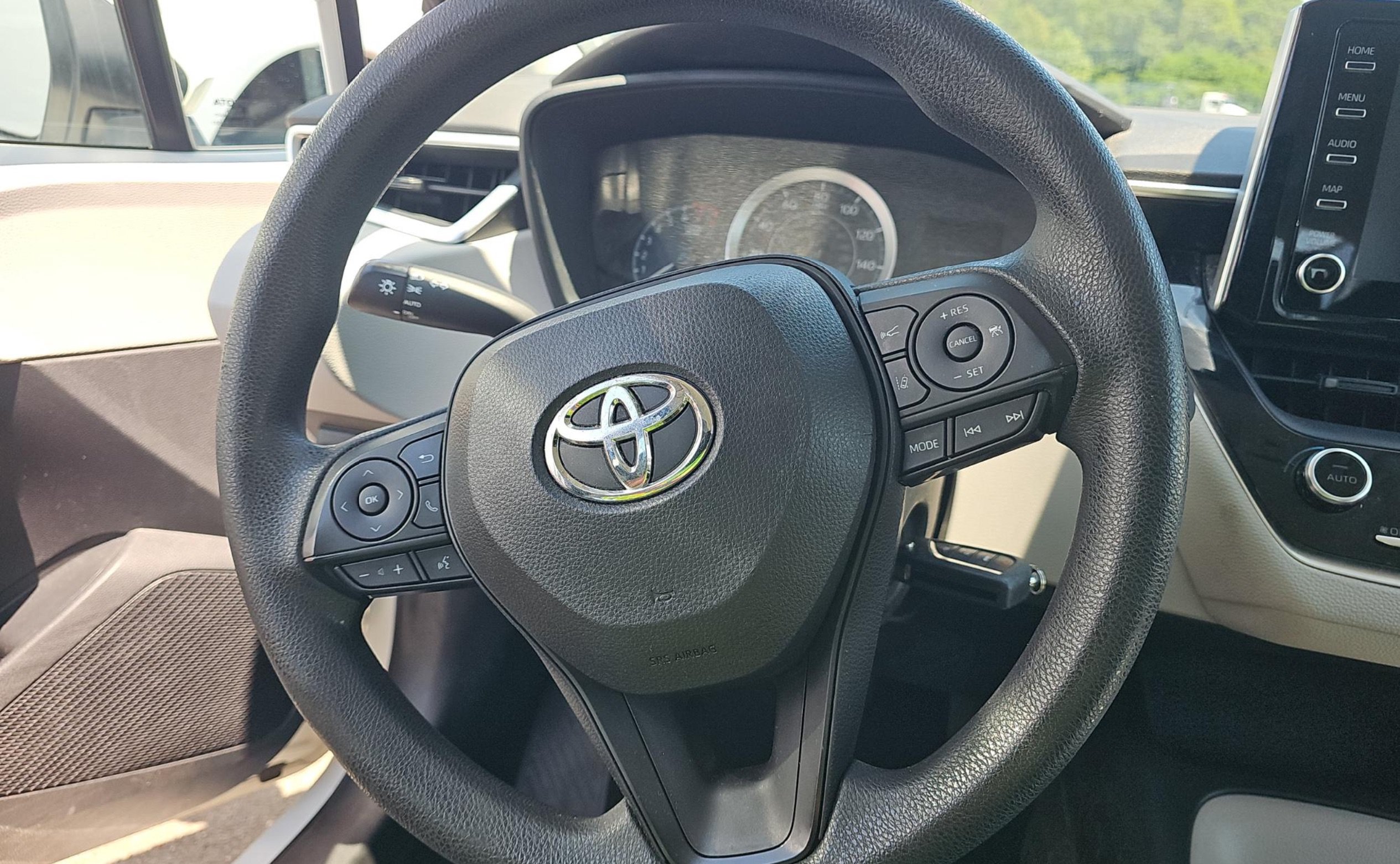 Used 2020 Toyota Corolla LE FWD image 6