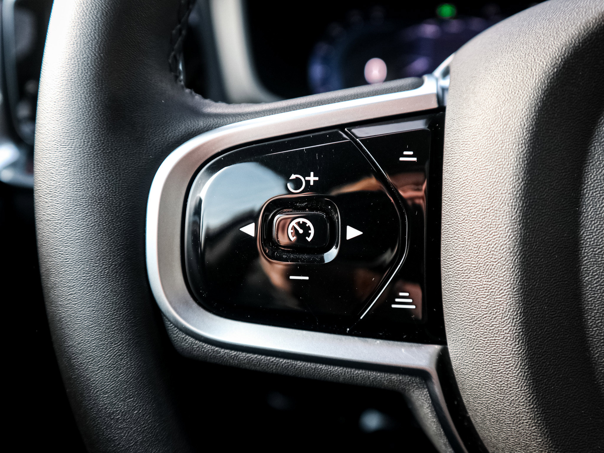 Used 2025 Volvo V60 B5 Cross Country Plus image 19