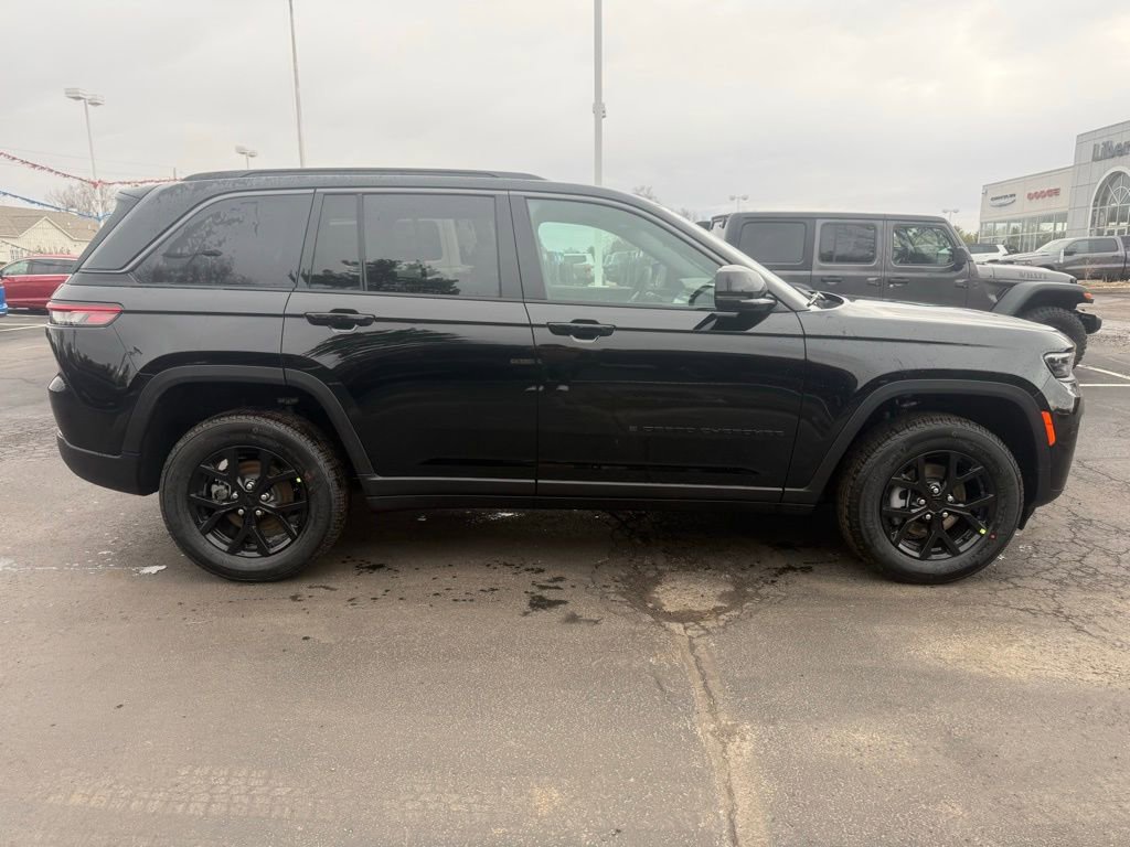 New 2026 Jeep Grand Cherokee Altitude AWD/4WD image 2