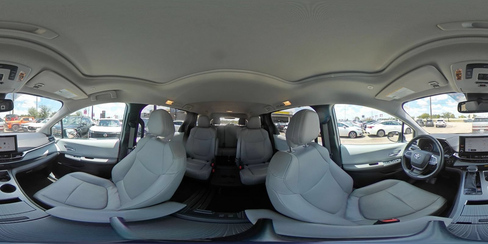 Used 2025 Toyota Sienna XLE FWD image 44