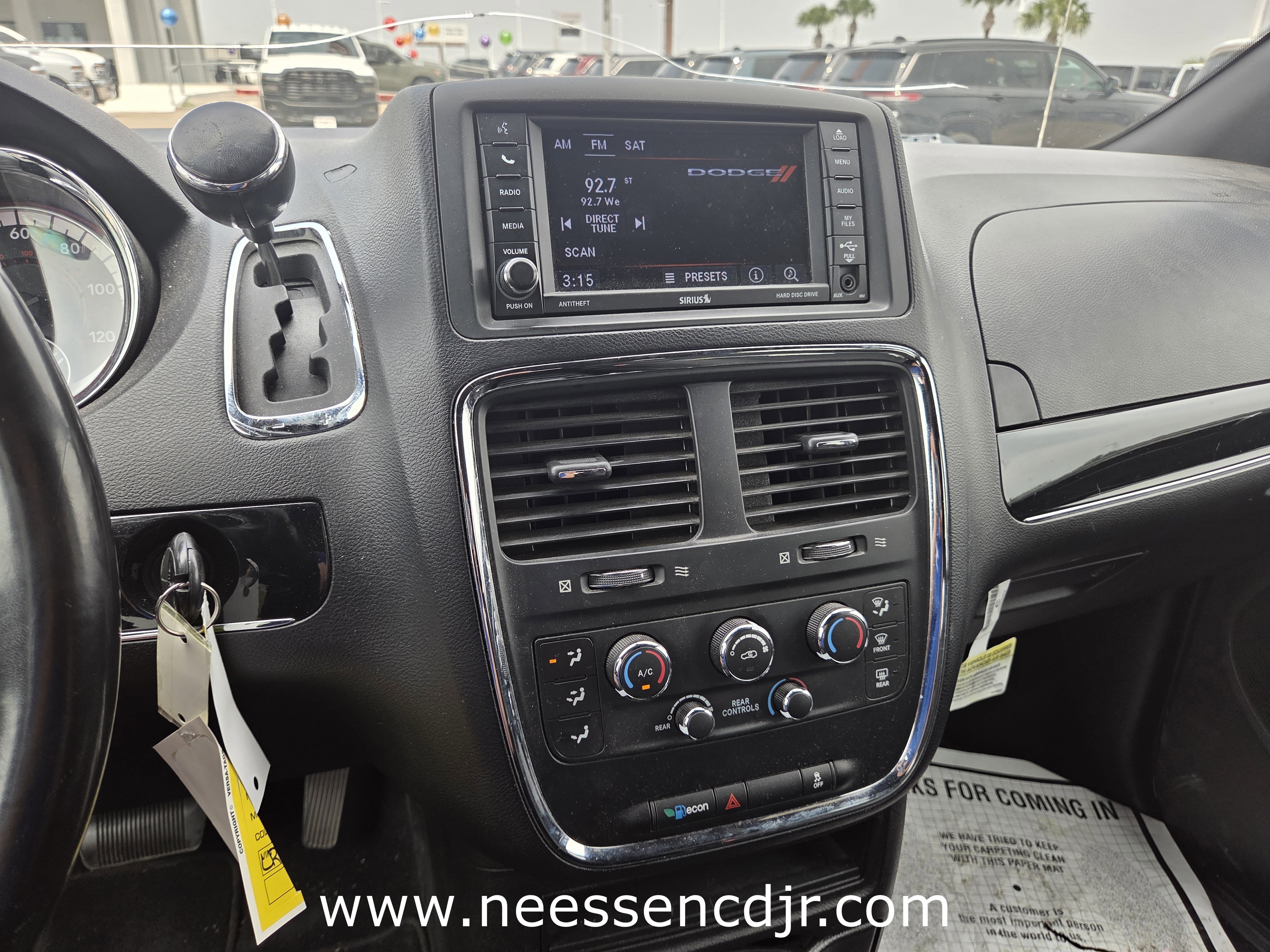 Used 2020 Dodge Grand Caravan SE FWD image 8