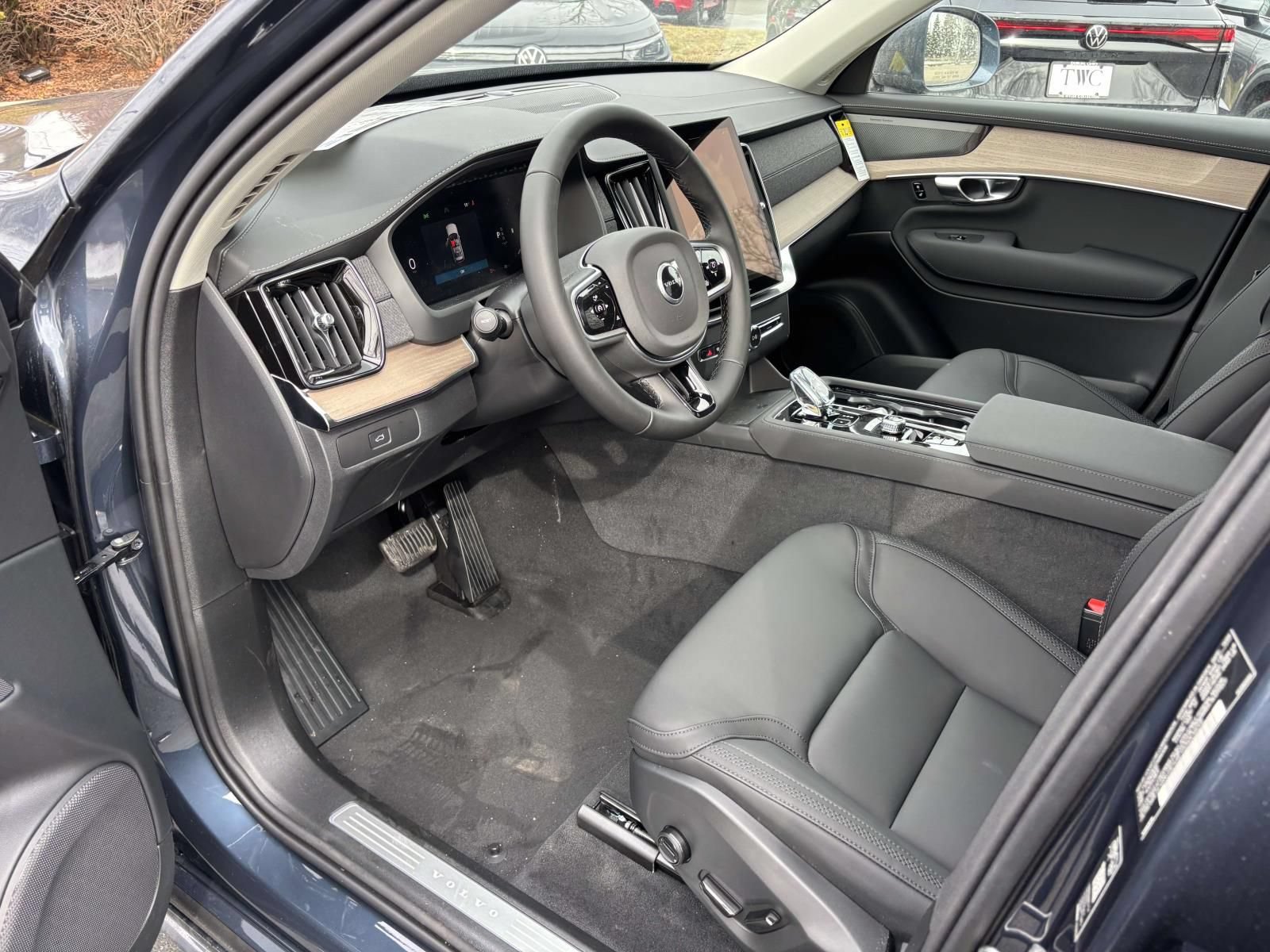 New 2026 Volvo XC90 B6 Plus w/ Protection Package Premier AWD/4WD image 24