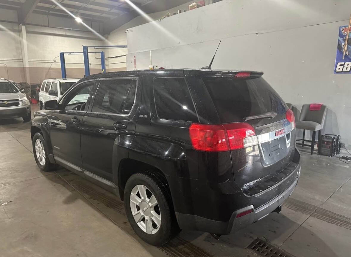 Used 2011 GMC Terrain SLE image 3