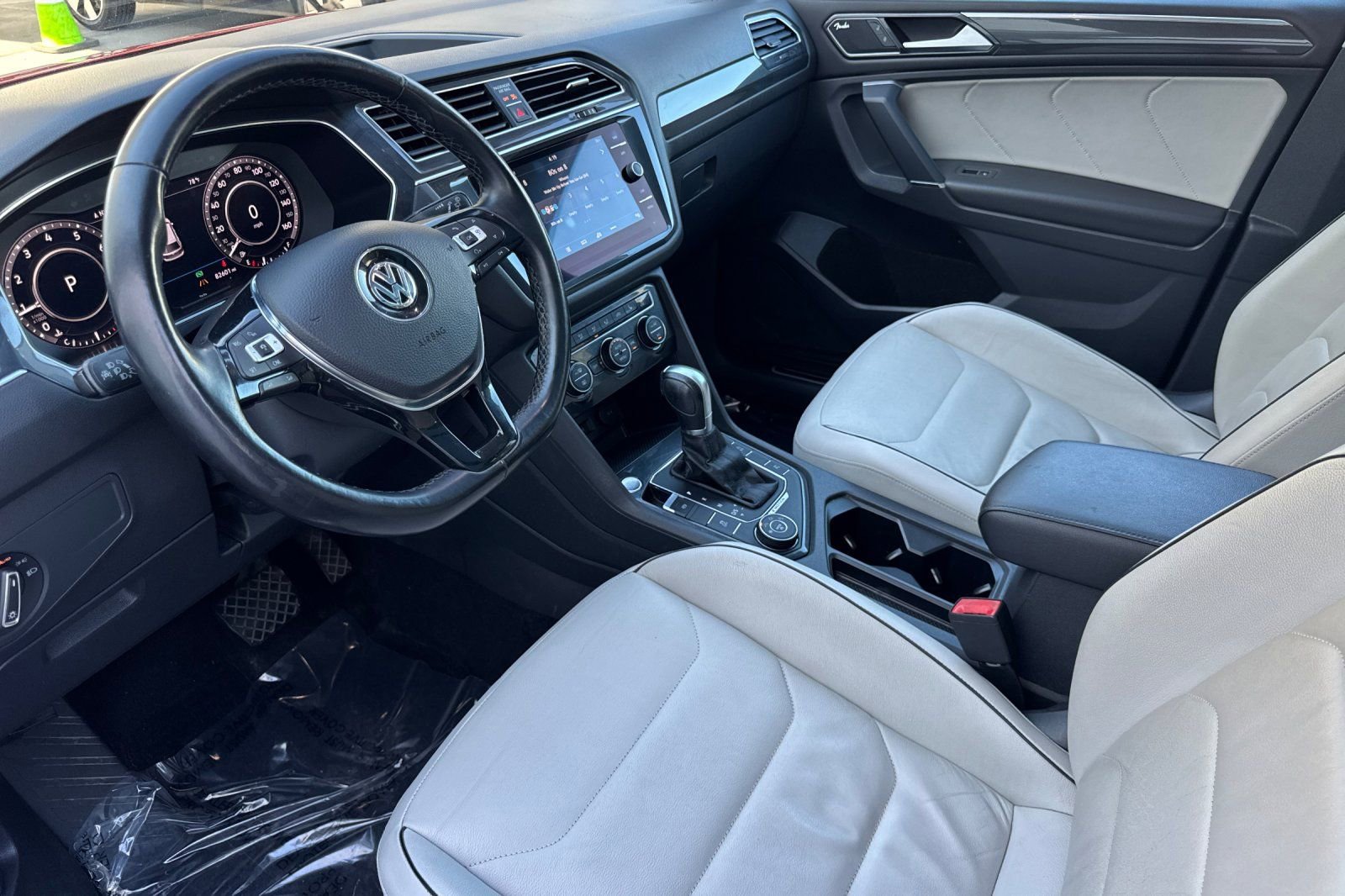 Used 2018 Volkswagen Tiguan SEL Premium w/ 3rd Row Seat Package image 11