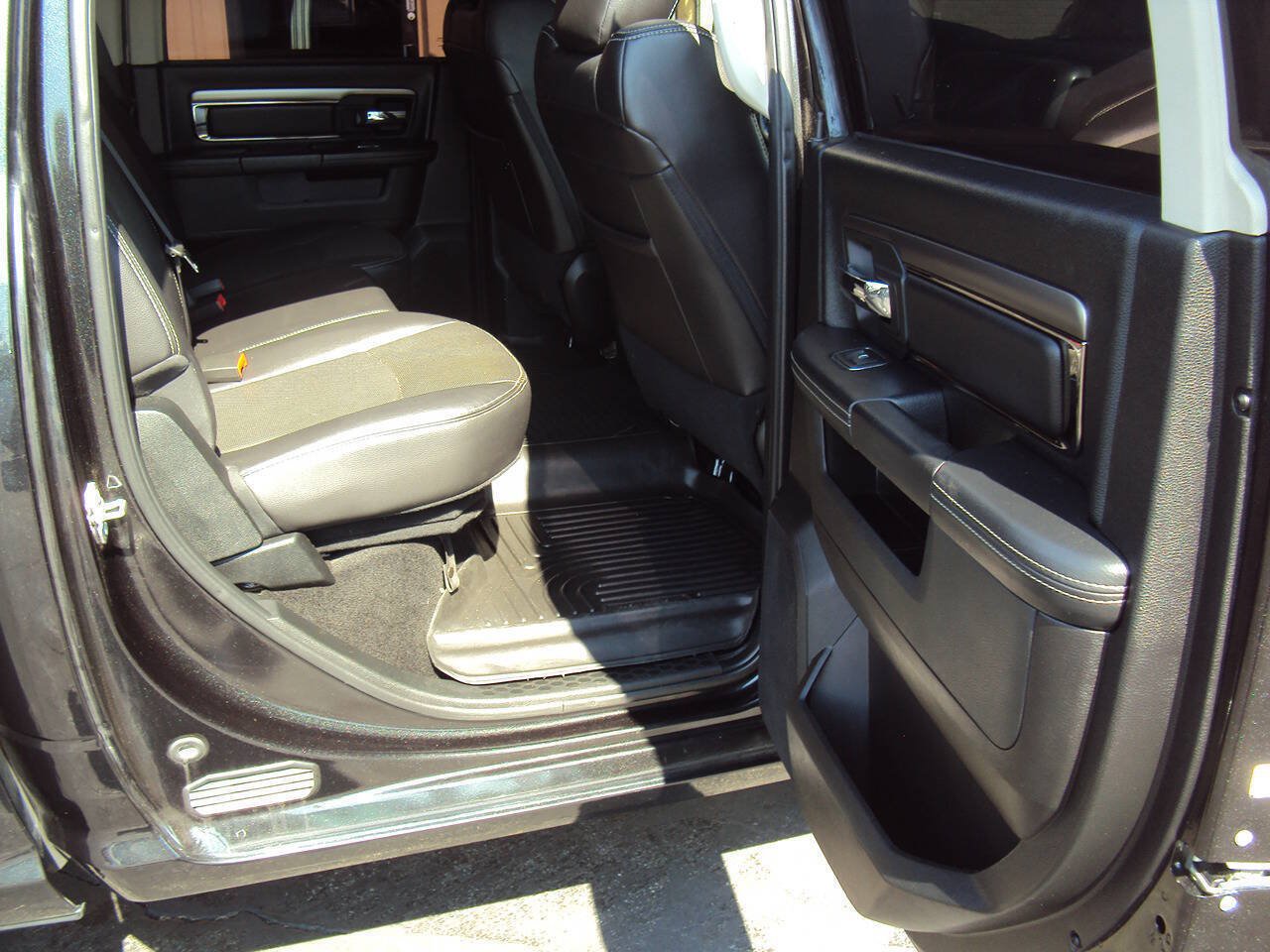 Used 2016 RAM 1500 Sport w/ Black Ram 1500 Sport Group AWD/4WD image 14
