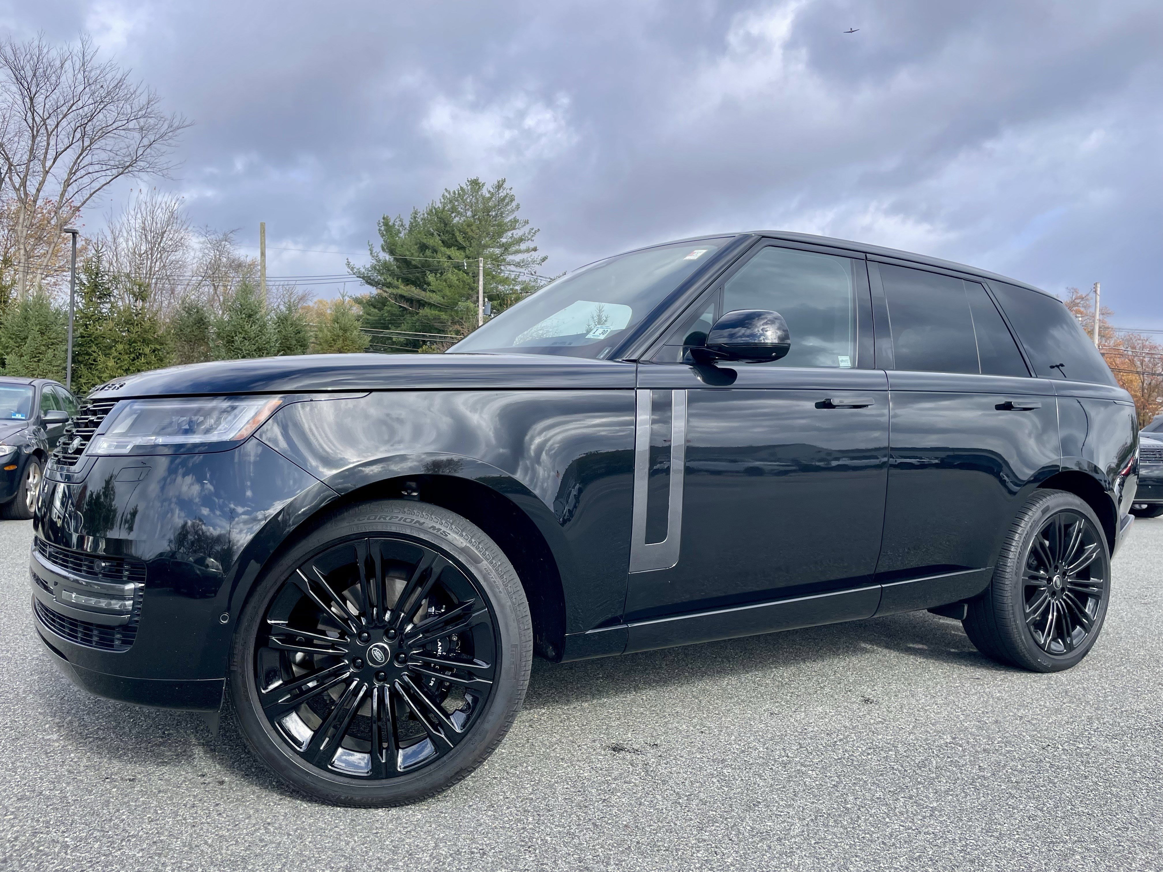 Used 2025 Land Rover Range Rover SE