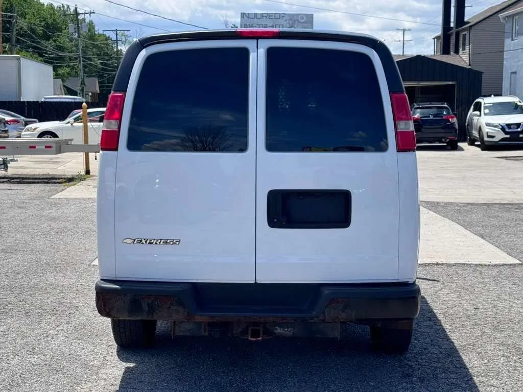 Used 2016 Chevrolet Express 2500 RWD image 4