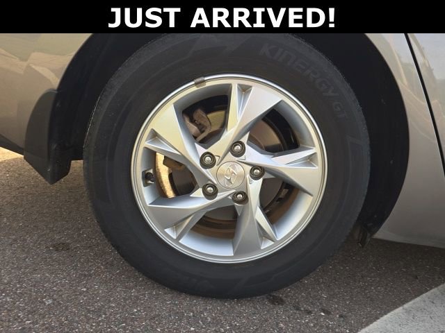 Certified 2022 Hyundai Elantra SE image 5