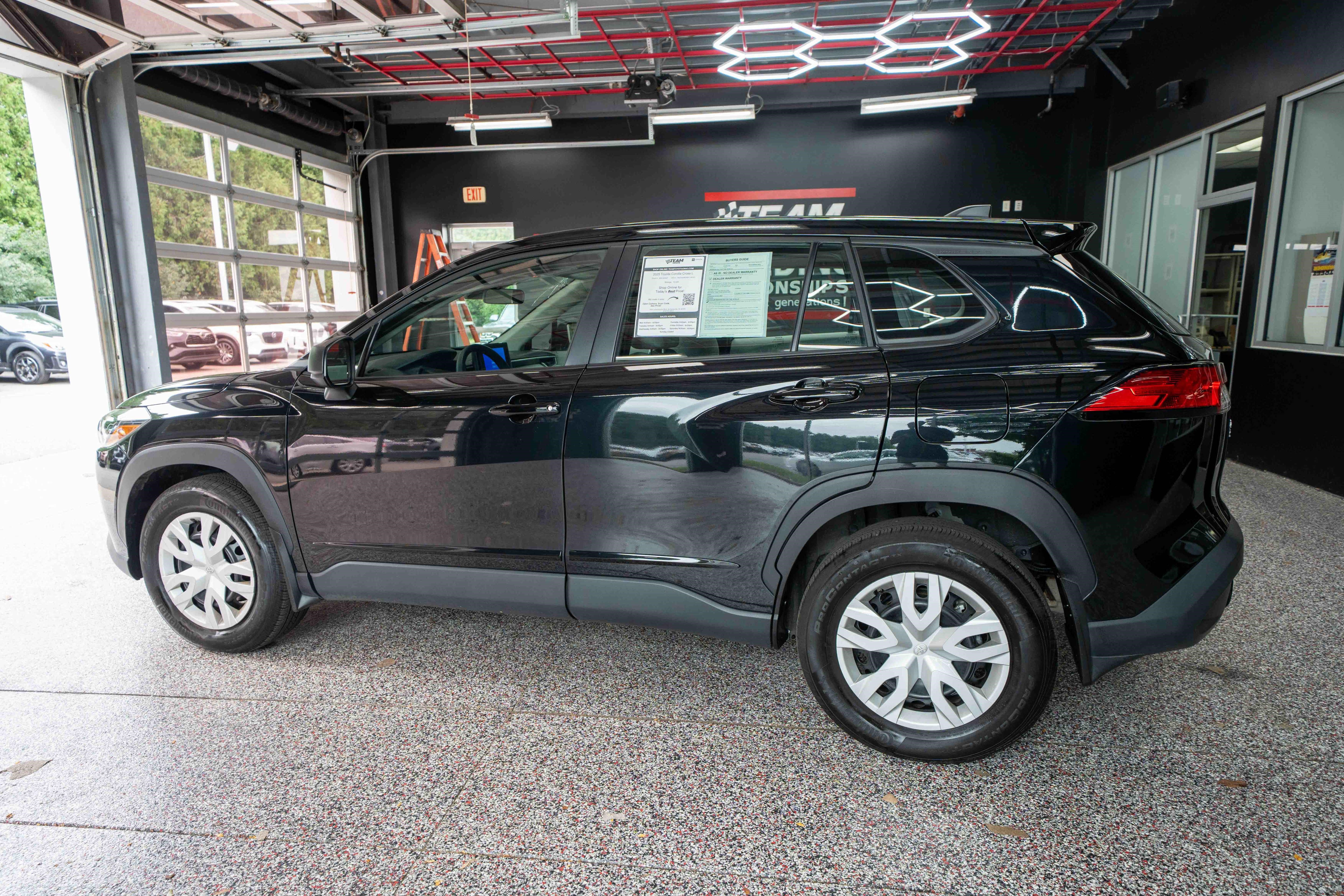 Used 2025 Toyota Corolla Cross L AWD/4WD image 2