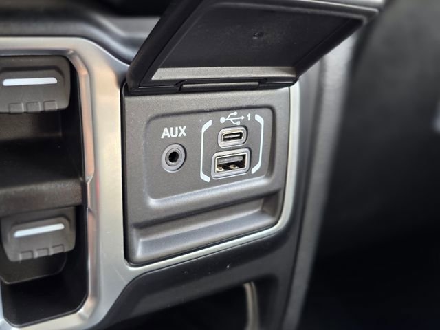 Used 2023 Jeep Wrangler Unlimited Sahara image 30