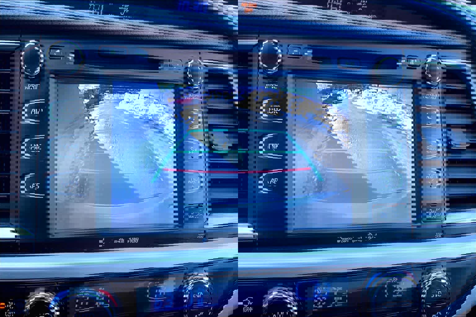 Used 2019 Toyota Highlander XLE w/ Carpet Mat Package (TMS) image 28