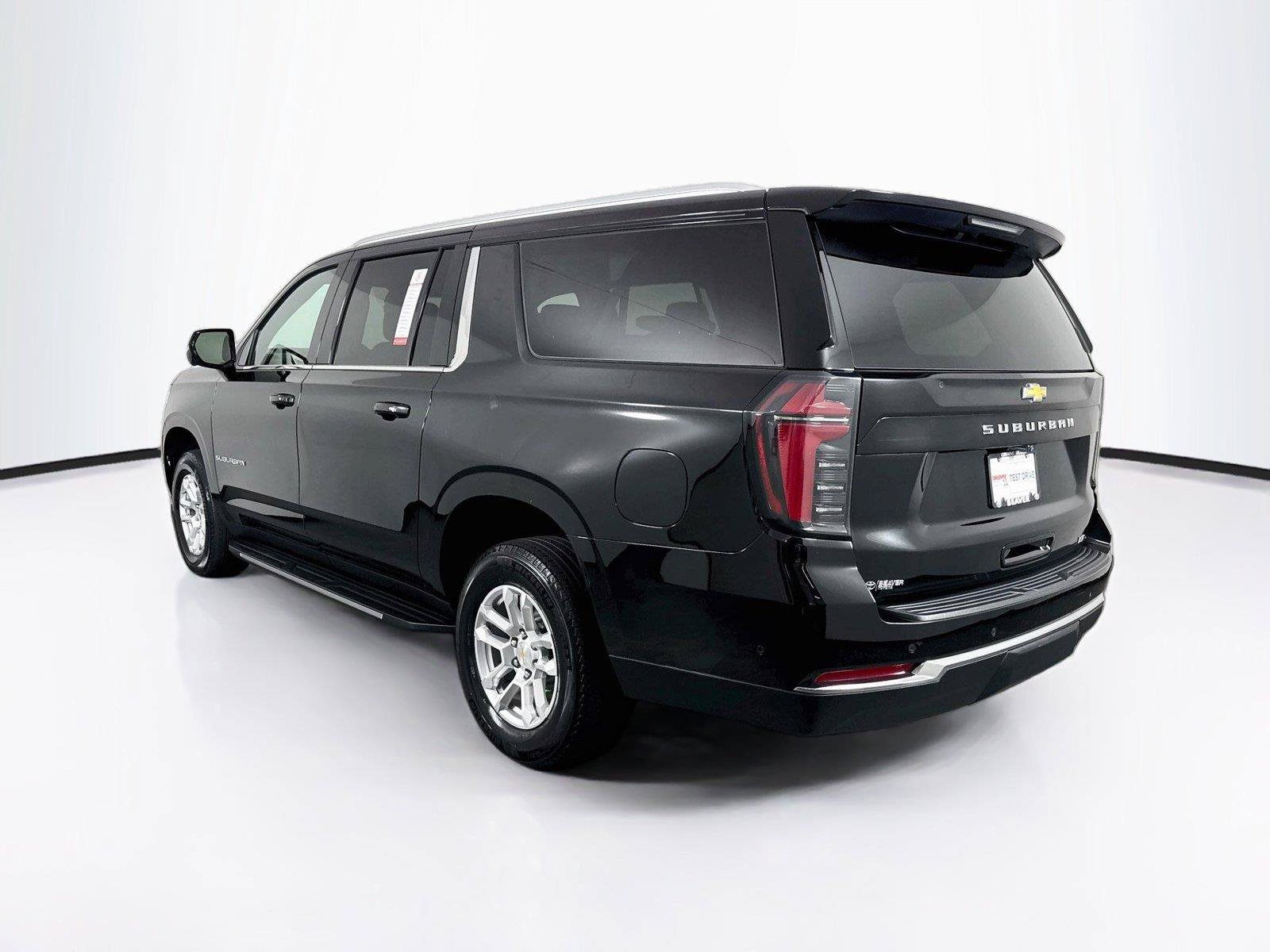 Used 2025 Chevrolet Suburban LT AWD/4WD image 13