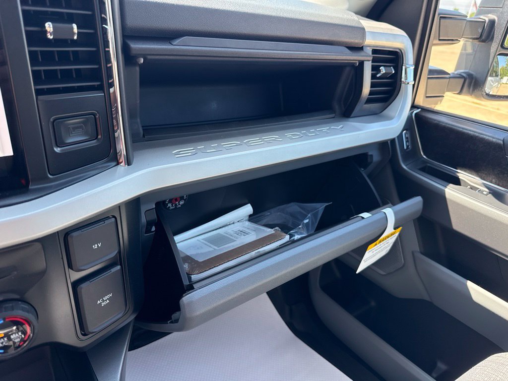 New 2026 Ford F350 XLT w/ XLT Premium Package AWD/4WD image 26