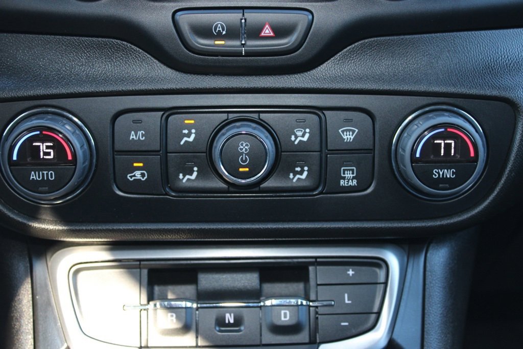 Used 2024 GMC Terrain SLT image 20