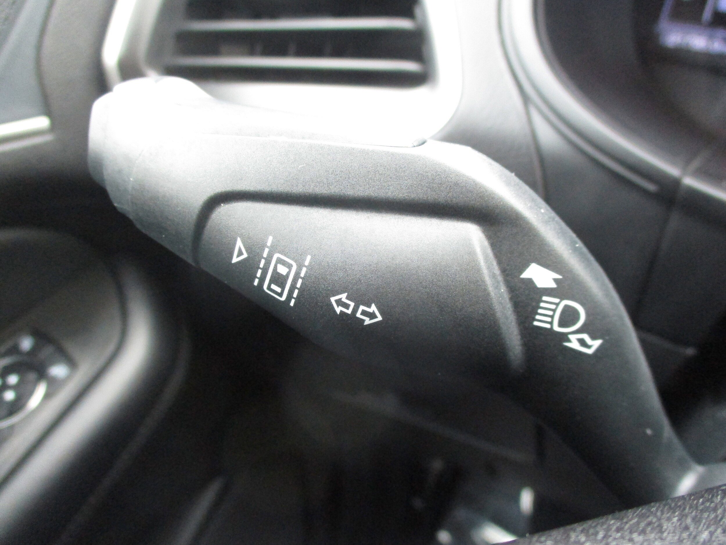 Used 2024 Ford Edge SEL w/ Convenience Package image 17
