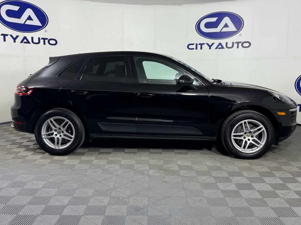 Used 2018 Porsche Macan Base (PDK) image 3