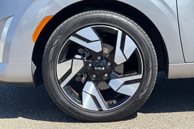 Certified 2025 Kia Soul GT-Line w/ GT-Line Technology Package FWD image 35