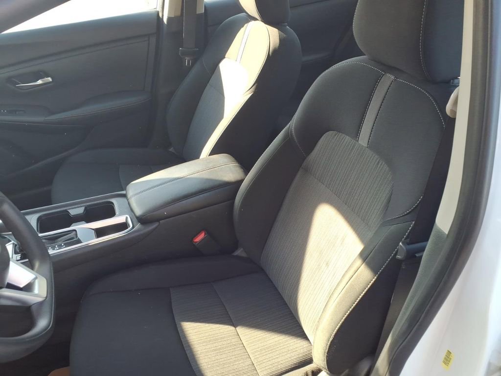 Used 2025 Nissan Sentra SV FWD image 14