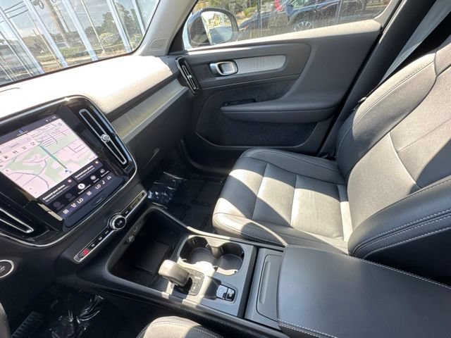 Certified 2025 Volvo XC40 B5 Core AWD/4WD image 22