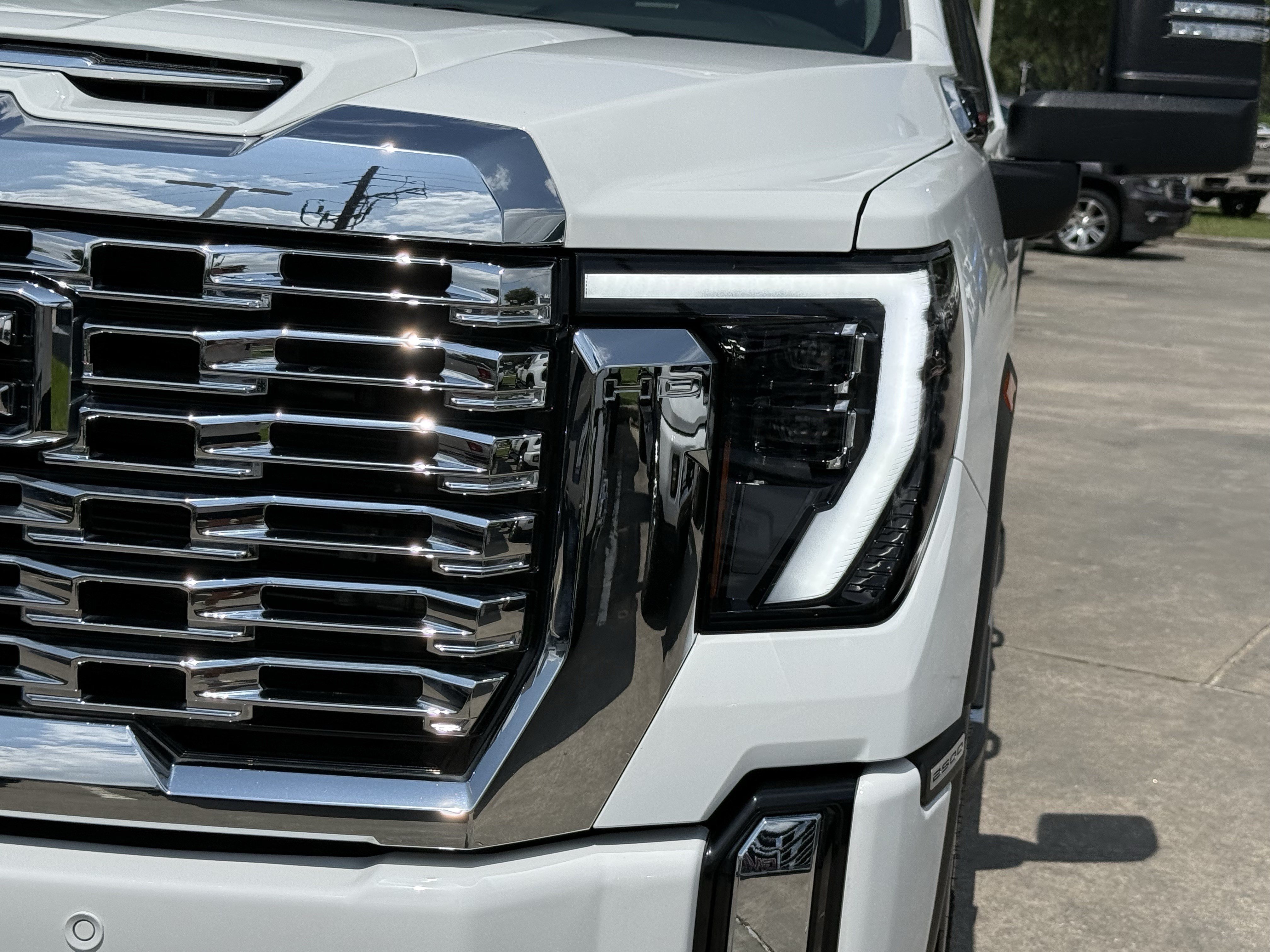 Used 2025 GMC Sierra 2500 Denali AWD/4WD image 8